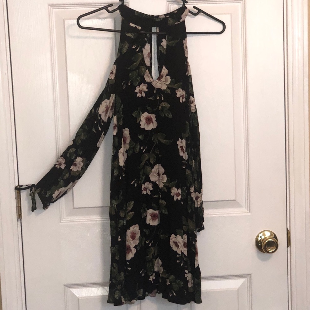 3/4 Sleeve Black Floral Keyhole AE Dress